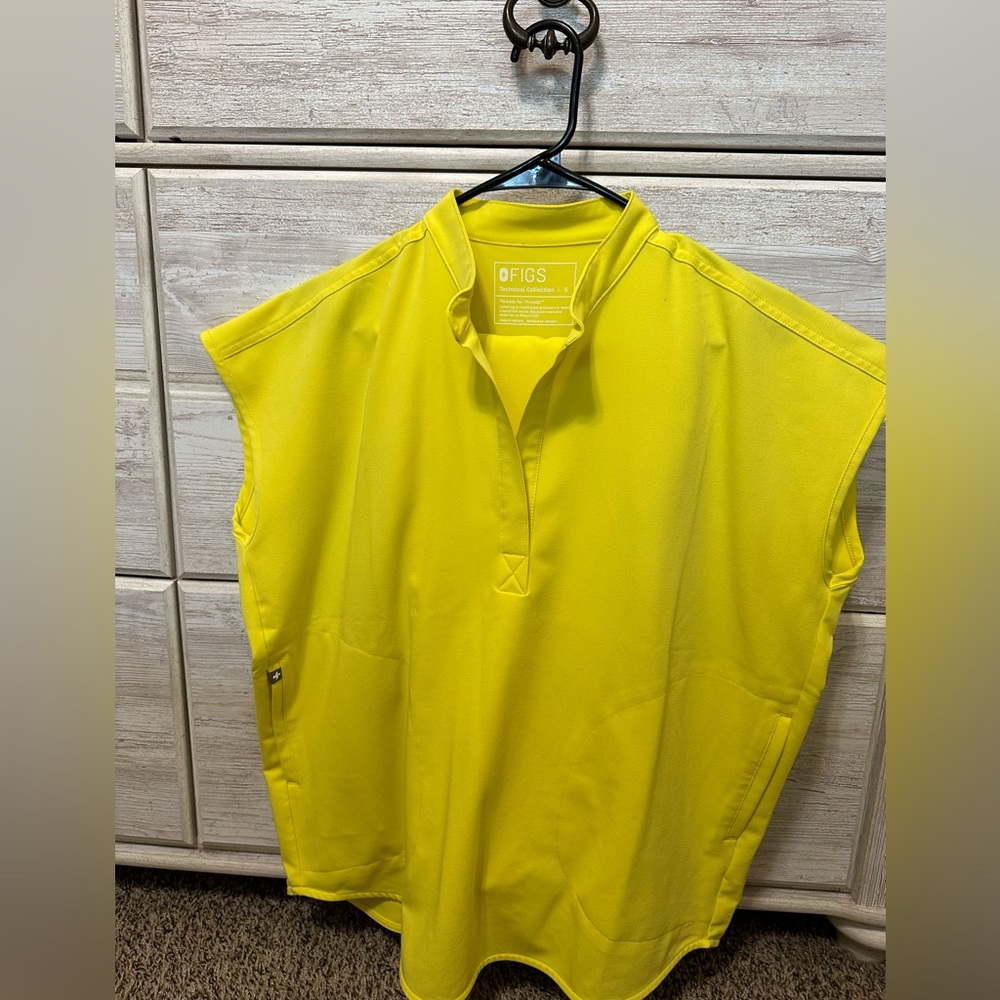 Figs Lifesaver Yellow